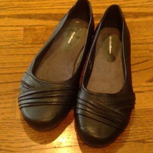 Cloud Walkers Women's Wide Size 9 Black Faux Leather Ballet Flats